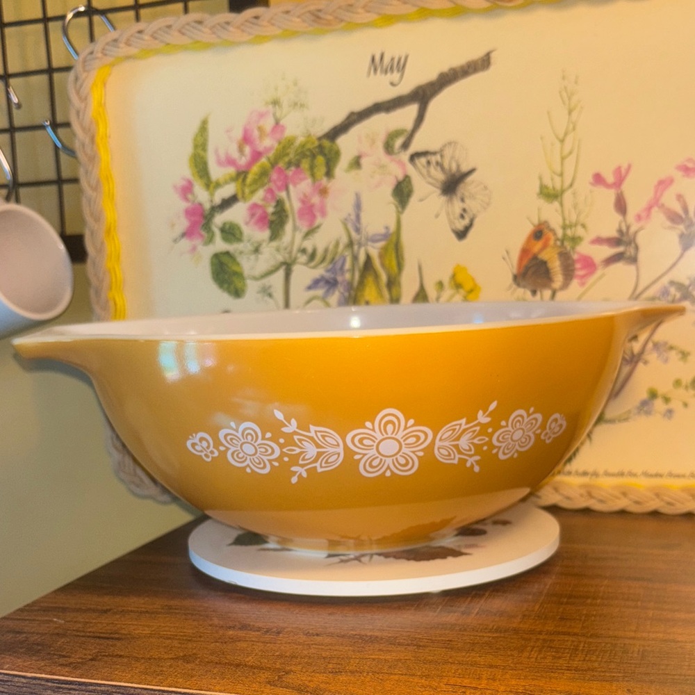 Pyrex (444) Butterfly Gold Nesting Bowl
